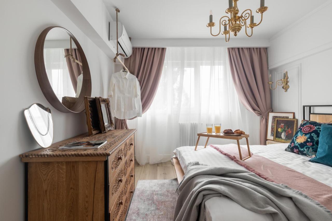 Eclectic 3 Bedroom Calea Victoriei By Urbanesq Bukares Bagian luar foto