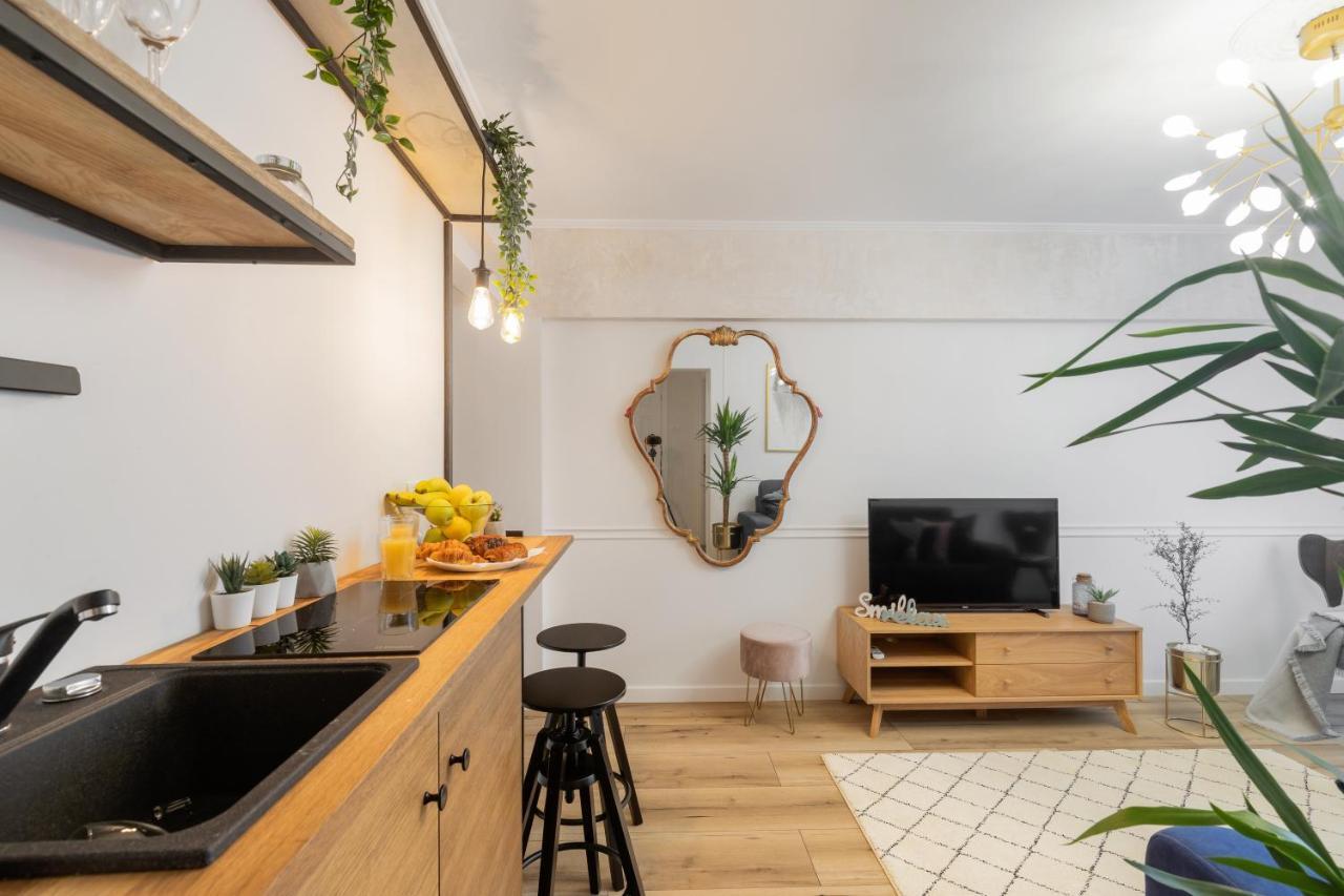 Eclectic 3 Bedroom Calea Victoriei By Urbanesq Bukares Bagian luar foto