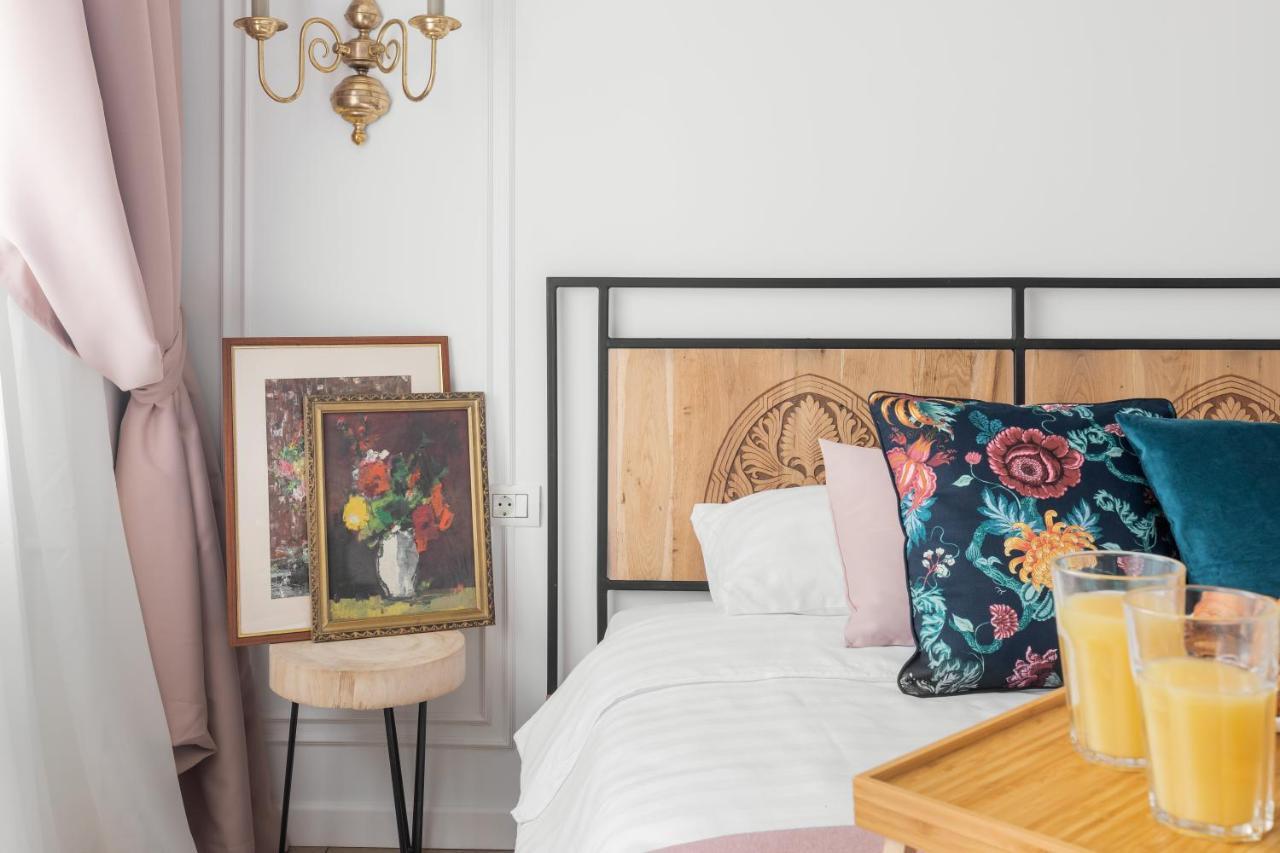 Eclectic 3 Bedroom Calea Victoriei By Urbanesq Bukares Bagian luar foto