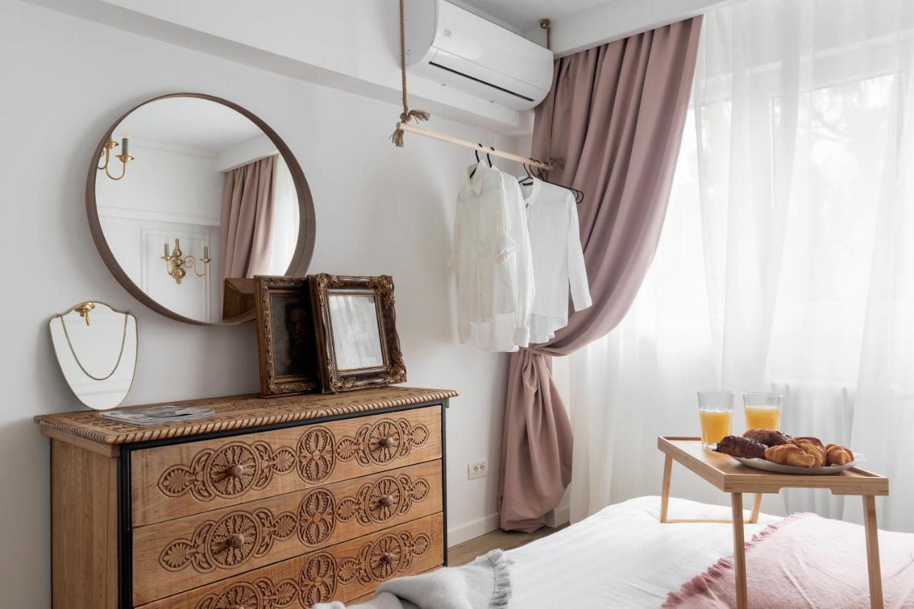 Eclectic 3 Bedroom Calea Victoriei By Urbanesq Bukares Bagian luar foto