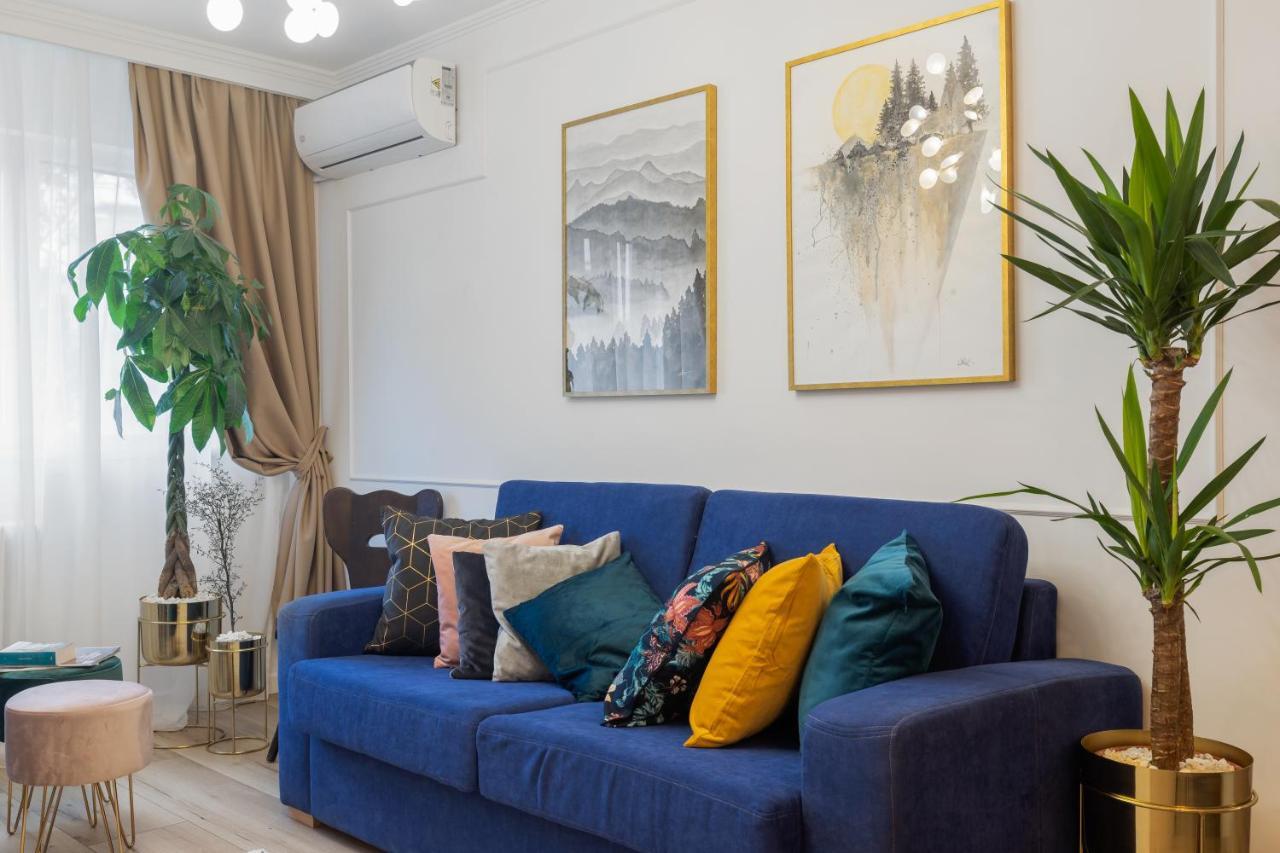 Eclectic 3 Bedroom Calea Victoriei By Urbanesq Bukares Bagian luar foto