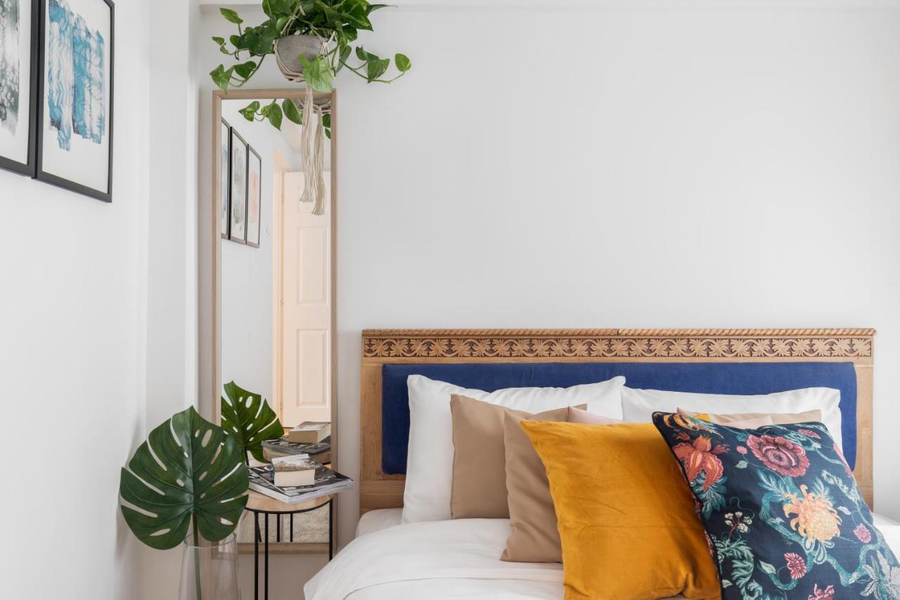 Eclectic 3 Bedroom Calea Victoriei By Urbanesq Bukares Bagian luar foto
