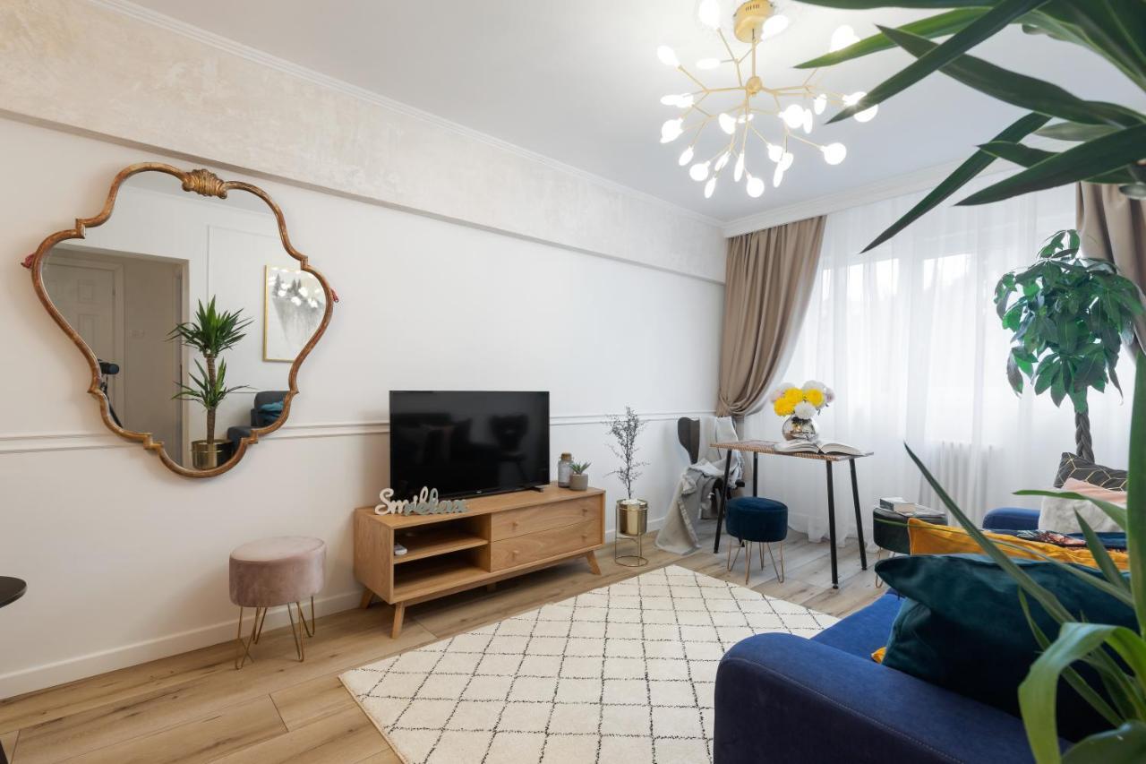 Eclectic 3 Bedroom Calea Victoriei By Urbanesq Bukares Bagian luar foto