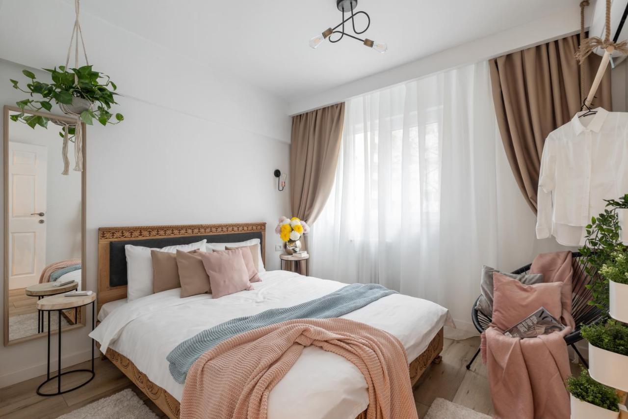 Eclectic 3 Bedroom Calea Victoriei By Urbanesq Bukares Bagian luar foto